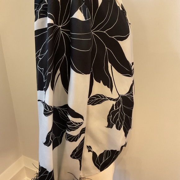 Rinascimento Black and White Leaf Pattern Blouse with feathers - Picture 6 of 10